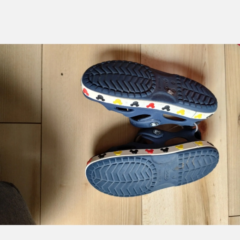 Mickey Crocs - Picture 4 of 5